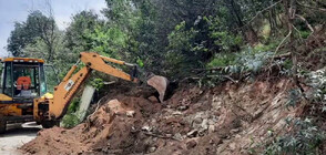 Багер разкопа част от Младежкия хълм в Пловдив