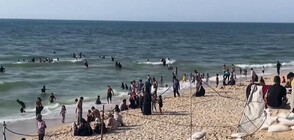 Напук на войната: Стотици местни отидоха на плаж в Газа (ВИДЕО)