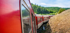 Пътнически влак дерайлира край Копривщица