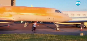 Екоактивистки напръскаха с боя частния самолет на Тейлър Суифт (ВИДЕО)
