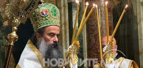 Патриарх Даниил отслужва първата си литургия (СНИМКИ)
