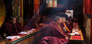 Монаси на Далай Лама пристигнаха в Бургас (ВИДЕО)