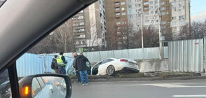 Кола падна в изкоп на метрото в София