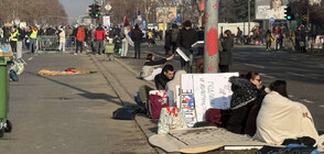 Протестиращите в Нови Сад прекараха нощта под открито небе (ВИДЕО+СНИМКИ)