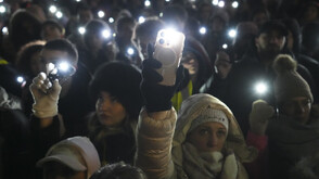 В Деня на сръбската държавност протестиращите студенти пяха с часове в Крагуевац