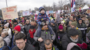 Българи излязоха в подкрепа на протестиращите студенти в Сърбия