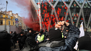 Ранени полицаи и арести на протеста на „Възраждане” (ВИДЕО)