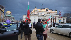 Автопоход на „Величие“: Протест в деня на извънредното заседание на НС (СНИМКИ)