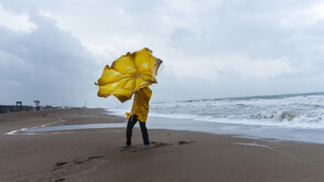 Orange code for strong wind in 13 districts in Bulgaria