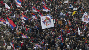 Черногорски депутат е задържан по време на протестите в Белград