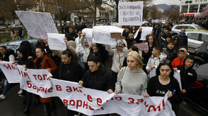 Мъка и гняв в Кочани: Гражданите в РСМ винят корупцията за трагедията (ОБЗОР)