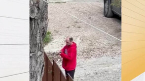 Задържаха мъж, насочил пистолет към съседа си в София