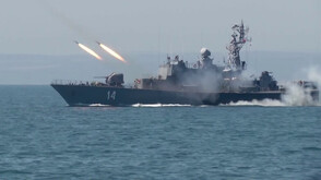 Кои са военнослужещите, които унищожават рискови обекти в морето