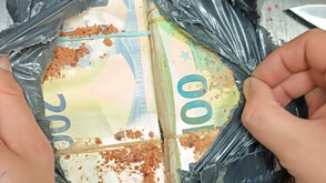 Над 128 000 недекларирани евро откриха митничари в кабината на влекач