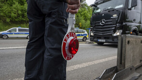 Германия затегна граничния контрол, върна първите търсещи убежище мигранти