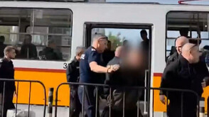 Терор в трамвая: Брутално нападение посред бял ден