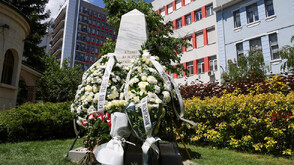 Откриха паметник за лекарите, загинали от COVID-19 (СНИМКИ)