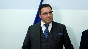 Митов: Купуването на икони за намаляване на катастрофи се използва още от кабинета „Петков”