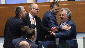 Заради оскърбителни думи: Трима депутати получиха наказание „забележка“