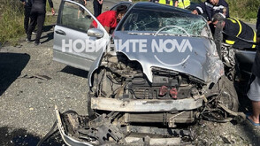 Един загинал и четирима ранени в челна катастрофа на пътя Бургас - Средец