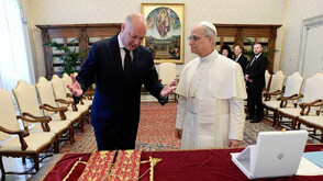 Папа Лъв XIV се появи на церемония с омофора, подарен му от премиера Росен Желязков (ВИДЕО+СНИМКИ)