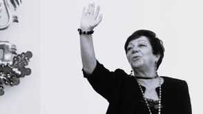 Почина писателката Божана Апостолова