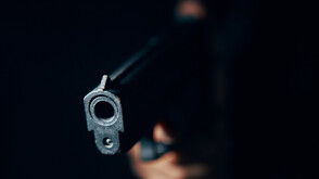 Мъж заплаши жена с пистолет в движение по пътя към Айтос
