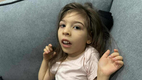 ЗОВ ЗА ПОМОЩ: 4-годишната Ани се нужда от средства, за да проходи