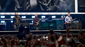 Oasis превзеха британските класации, след като се събраха за пръв път след 16 години (СНИМКИ)
