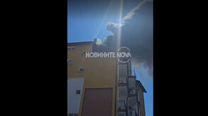 Соларни панели се запалиха на покрив на жилищна сграда в Приморско (ВИДЕО)