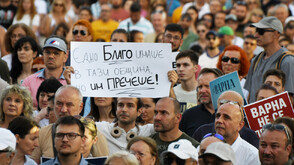 Около 2000 души се събраха на протест във Варна в защита на задържания кмет