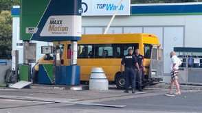 Взрив на бензиностанция в Бургас: Пострадаха дядо и 14-годишната му внучка (ВИДЕО+СНИМКИ)