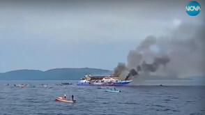 Трагедия в морето: Ферибот пламна край Индонезия, има три жертви и над 560 спасени