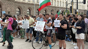 Млади лекари отново на протест, настояват за достойни възнаграждения