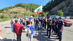 Протестиращи се опитаха да блокират движението през прохода Маказа