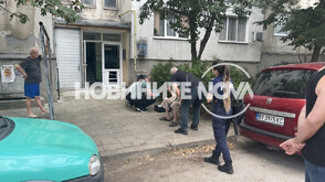Силен взрив разтърси жилищен блок в Горна Оряховица (СНИМКА)