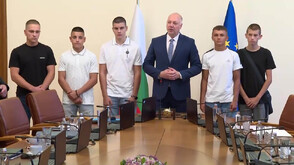 Министрите аплодираха деца, участвали в гасенето на огъня в Сунгурларе