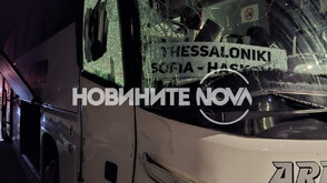 Тир удари автобус на входа на София