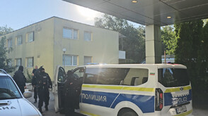 Протестът за починалата родилка в Русе ескалира: Близки нахлуха в болницата
