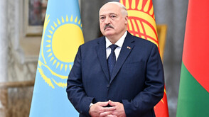 Белград осъмна с билбордове за рождения ден на Лукашенко (СНИМКА)