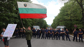 Напрежение на протеста в Сопот по повод посещението на фон дер Лайен