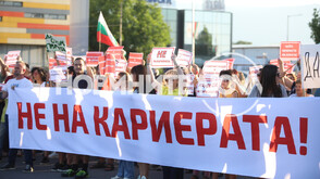 Протест на жители на Локорско и „Кремиковци” блокира „Ботевградско шосе”