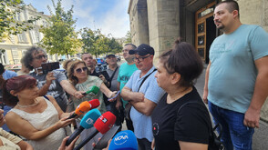 Родителите на единия от задържаните за побоя на шефа на МВР: Синът не е лош човек