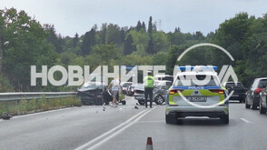 Катастрофа край Владая затруднява движението в двете посоки