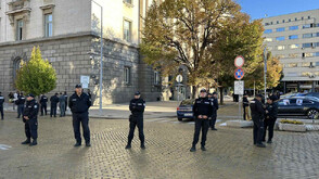 Полицай, охранявал протеста пред парламента, е починал