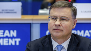 Домбровскис: ЕС е отворен да гарантира заем за Украйна, използвайки замразени руски активи