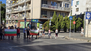 За пети път: Протест срещу безводието блокира Плевен (СНИМКИ)