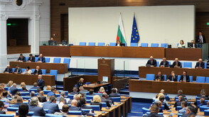 Липса на кворум провали заседанието на парламента и разпали нови скандали