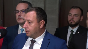 "Възраждане" започва консултации за сваляне на Киселова като председател на НС