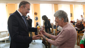 Борислав Гуцанов предлага увеличение на майчинските през втората година до 1100 лв.
